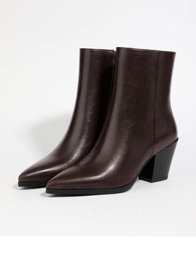 Unisa Unmayden Pointed Toe Ankle Boots in Dark Brown Size 6.5M